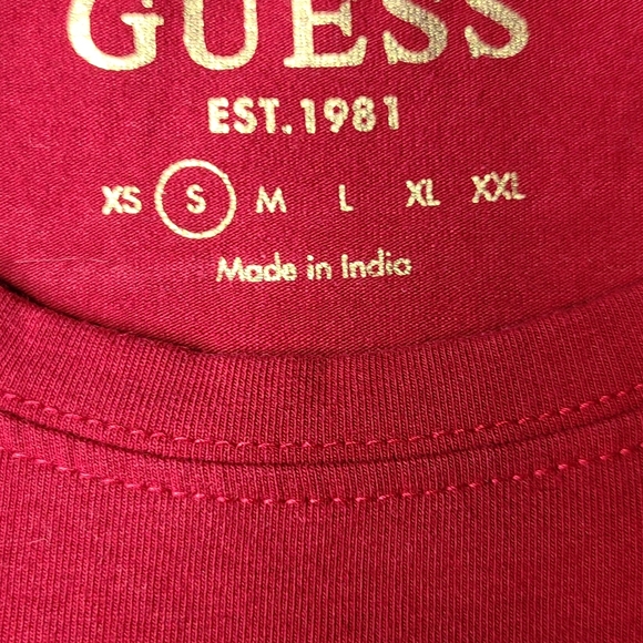 Guess T-shirt Size Small - Picture 1 of 4
